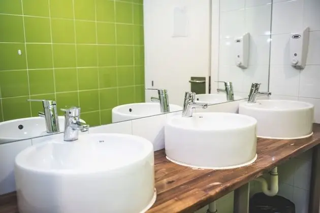 Ortak Ranzalı Oda, Ortak Banyo (16 pax)