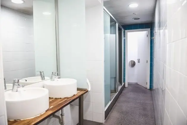 Ortak Ranzalı Oda, Ortak Banyo (16 pax)