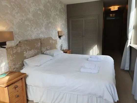 Tek Büyük veya İki Ayrı Yataklı Oda, Banyolu/Duşlu