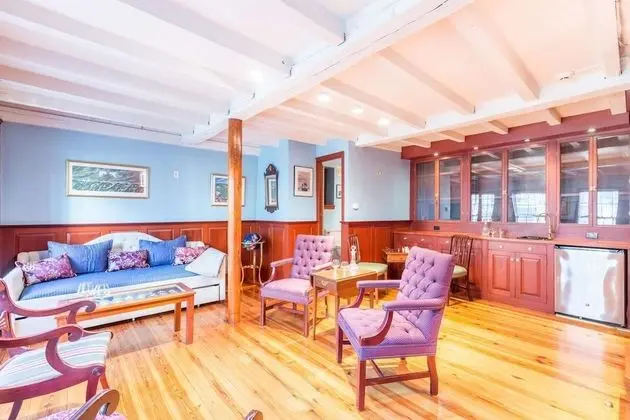 Ev (Rockmere Inn)
