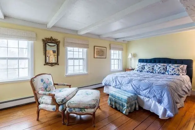 Ev (Rockmere Inn)