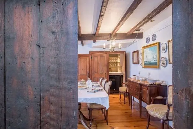 Ev (Rockmere Inn)