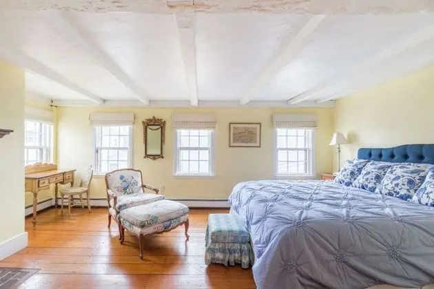 Ev (Rockmere Inn)