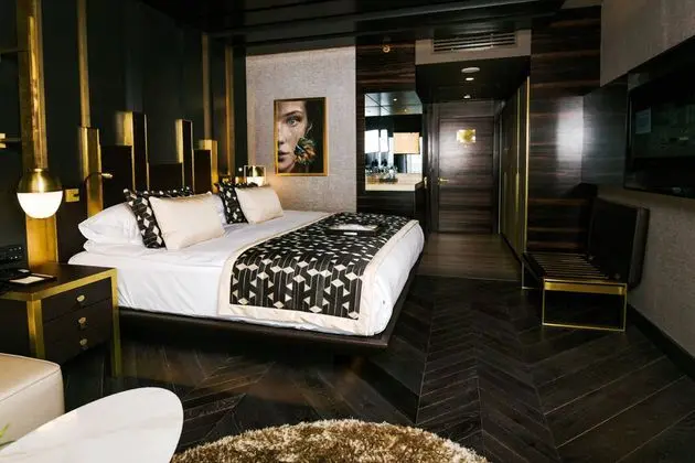 Kara Manzaralı Deluxe Oda