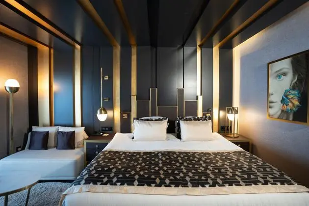 https://images.etstur.com/imgproxy/resize/2560x1440/files/images/hotelImages/etsrooms/166/Rocks_Hotel_20260216121934_0.jpg