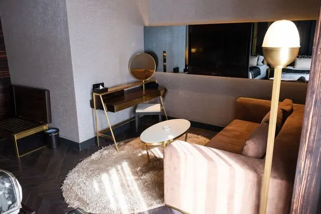 https://images.etstur.com/imgproxy/resize/2560x1440/files/images/hotelImages/etsrooms/166/Rocks_Hotel_20260216121935_1.jpg