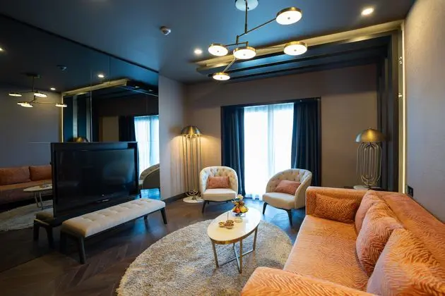 https://images.etstur.com/imgproxy/resize/2560x1440/files/images/hotelImages/etsrooms/166/Rocks_Hotel_20260216122509_1.jpg