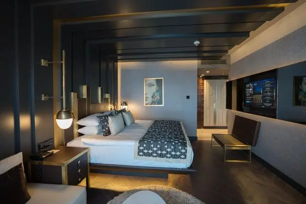 https://images.etstur.com/imgproxy/resize/2560x1440/files/images/hotelImages/etsrooms/166/Rocks_Hotel_20260216122509_2.jpg