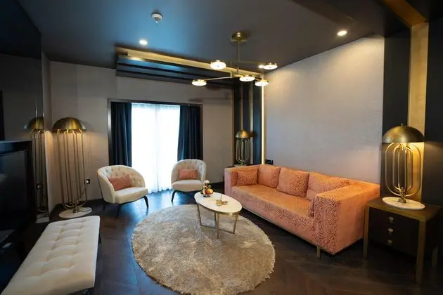 https://images.etstur.com/imgproxy/resize/2560x1440/files/images/hotelImages/etsrooms/166/Rocks_Hotel_20260216122510_3.jpg