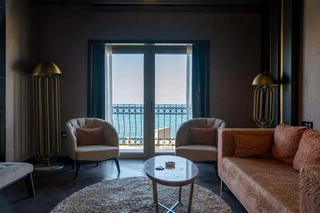 https://images.etstur.com/imgproxy/resize/2560x1440/files/images/hotelImages/etsrooms/166/Rocks_Hotel_20260216122821_3.jpg