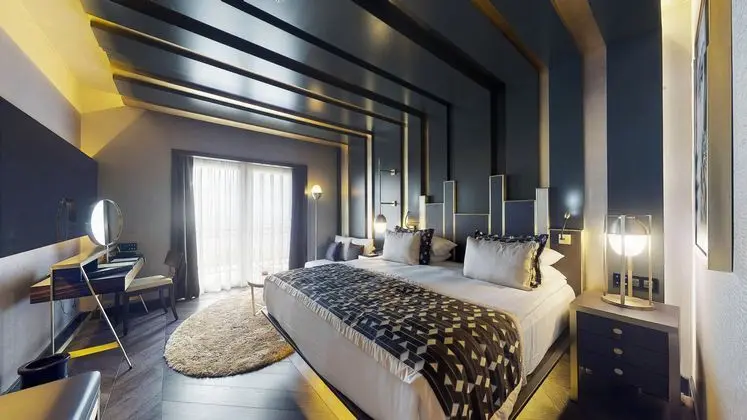 https://images.etstur.com/imgproxy/resize/2560x1440/files/images/hotelImages/etsrooms/166/Rocks_Hotel_20260216122853_1.jpg