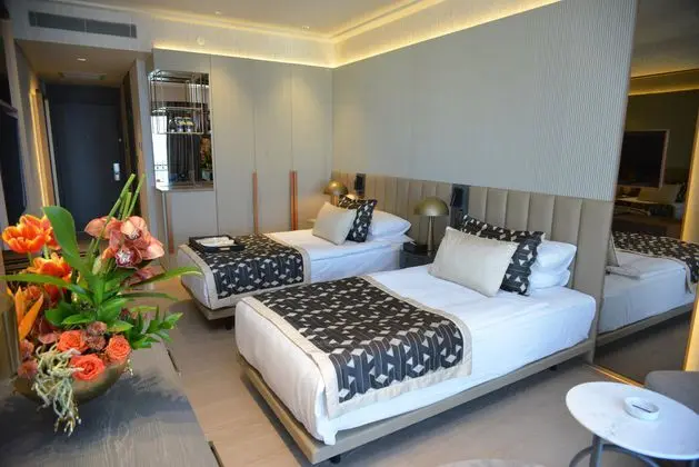https://images.etstur.com/imgproxy/resize/2560x1440/files/images/hotelImages/etsrooms/166/Rocks_Hotel_20260216151011_0.JPG