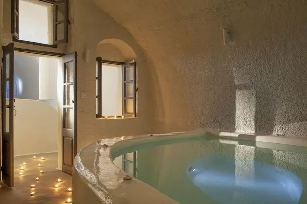 Cave Suite with indoor hot tub