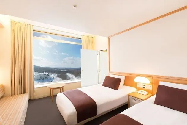 Dört Kişilik Oda, Sigara İçilmez (Connecting Room, Non-Smoking)