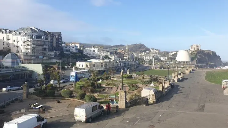 Tek Büyük Yataklı Oda, Kısmi Deniz Manzarası