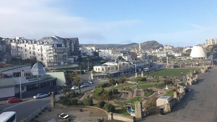 Tek Büyük Yataklı Oda, Kısmi Deniz Manzarası