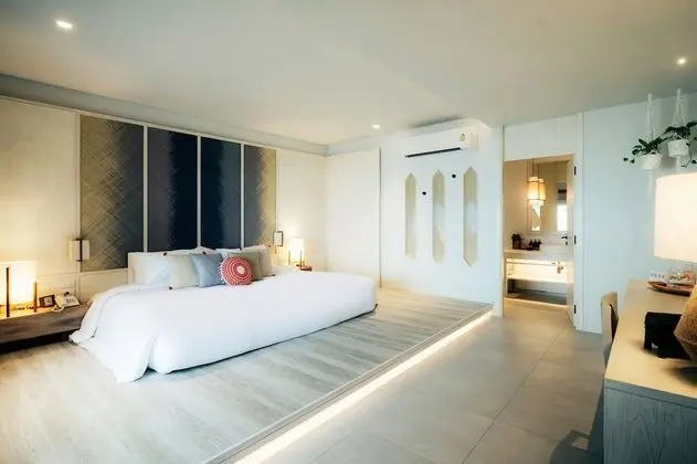 Premier Beachfront with Plunge Pool