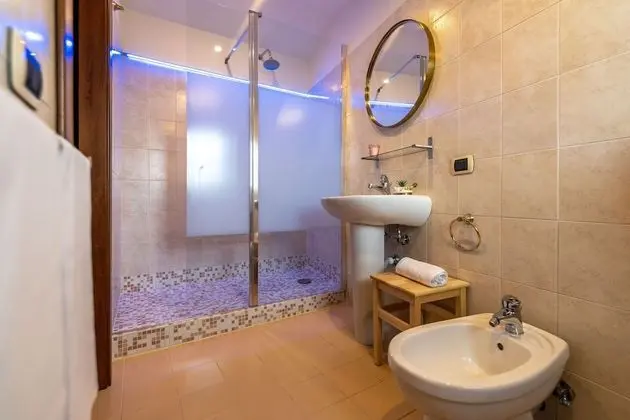Comfort Üç Kişilik Oda, 1 Yatak Odası, Banyolu/Duşlu, Bahçe Manzaralı