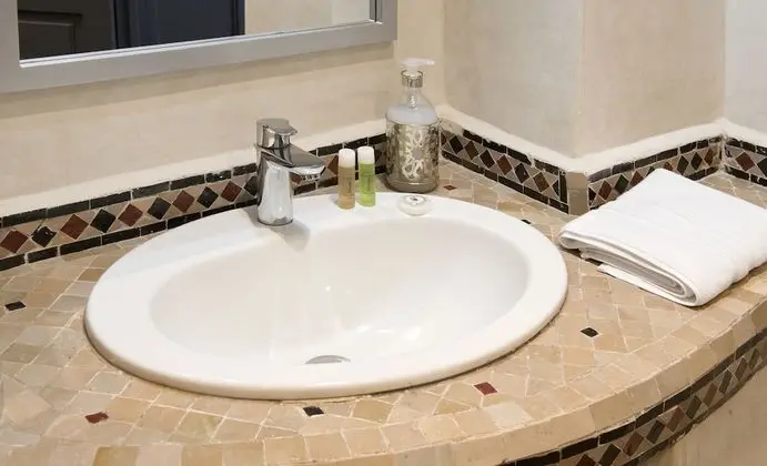 Bed in shared dorm of 8 mixed with private bathroom