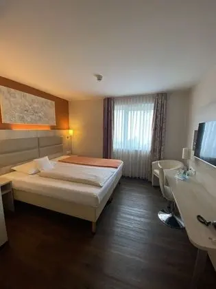 Tek Büyük Yataklı Oda, 1 Çift Kişilik Yatak
