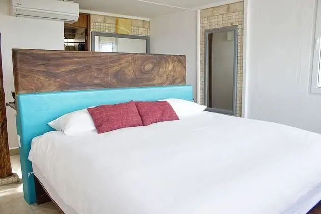 3911: Panoramic Suite, 1 King Bed, Lagoon View, Beachside