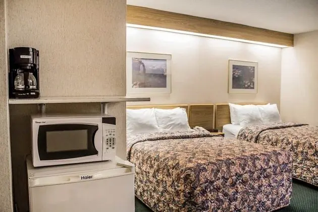 2 Double Beds, Efficiency, Suite, Nonsmoking, Hearing Accessible