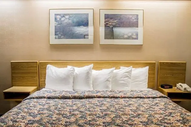 Oda, 1 Büyük (Queen) Boy Yatak, Engellilere Uygun, Sigara İçilmez