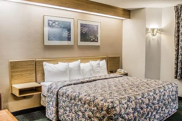 Oda, 1 Büyük (Queen) Boy Yatak, Engellilere Uygun, Sigara İçilmez