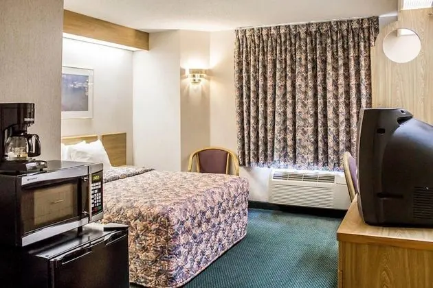 Oda, 1 Büyük (Queen) Boy Yatak, Engellilere Uygun, Sigara İçilmez