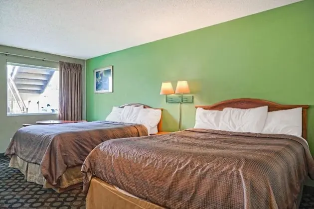 Oda, 2 Büyük (Queen) Boy Yatak, Sigara İçilmez