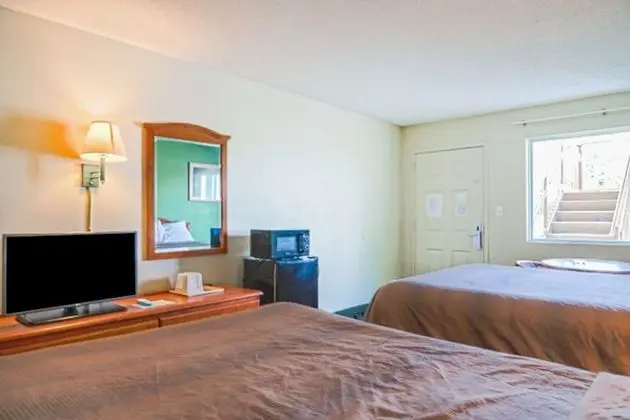 Oda, 2 Büyük (Queen) Boy Yatak, Sigara İçilmez