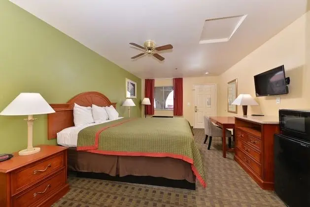 Oda, 1 En Büyük (King) Boy Yatak, Engellilere Uygun, Sigara İçilmez