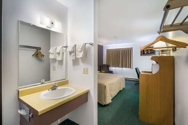 Oda, 1 Büyük (Queen) Boy Yatak, Engellilere Uygun, Sigara İçilmez