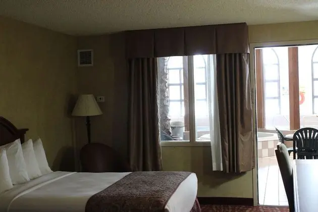 2 Queen Beds, Patio, Nonsmoking