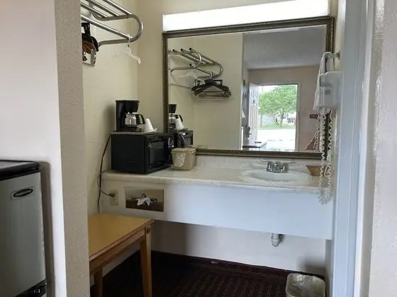 Standard Oda, 1 Büyük (Queen) Boy Yatak (1 queen bed)