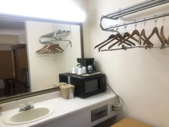 Standard Oda, 1 Büyük (Queen) Boy Yatak (1 queen bed)
