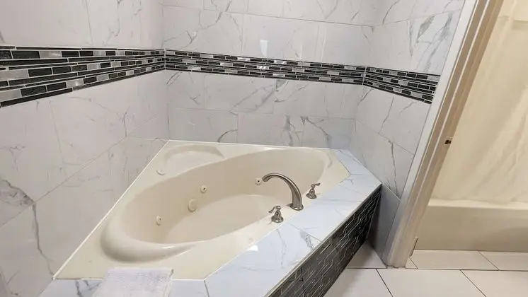 Standard Oda, 1 En Büyük (King) Boy Yatak, Sigara İçilebilir, Sıcak Su Küveti