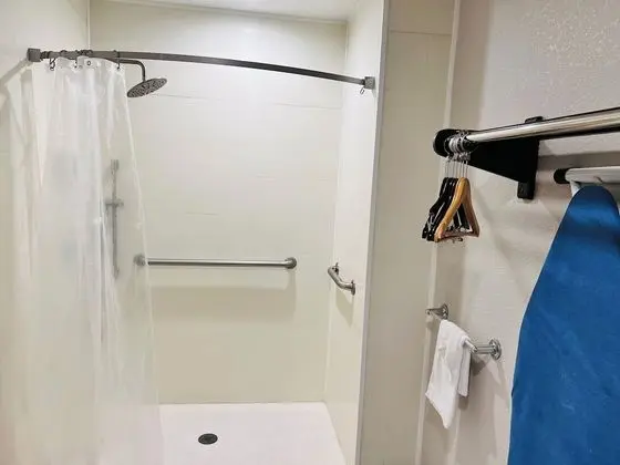 Standard Oda, 1 Büyük (Queen) Boy Yatak, Engellilere Uygun, Sigara İçilmez (Bathtub)