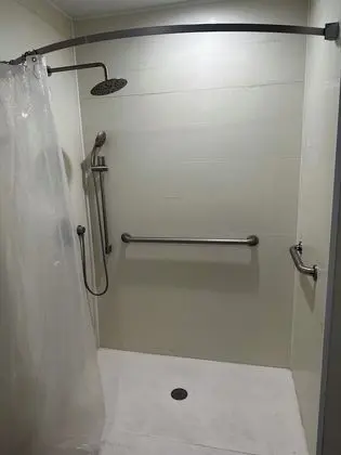 Standard Oda, 1 Büyük (Queen) Boy Yatak, Engellilere Uygun, Sigara İçilmez (Bathtub)