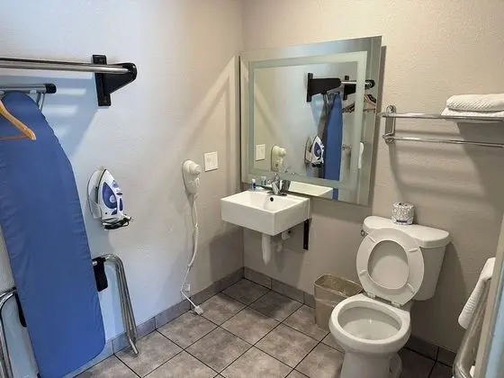 Standard Oda, 1 Büyük (Queen) Boy Yatak, Engellilere Uygun, Sigara İçilmez (Bathtub)