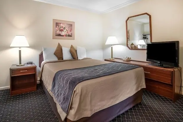 One Queen Bed Non Smoking