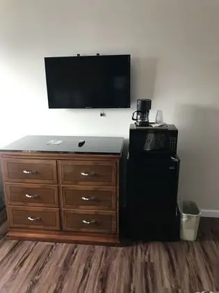 One King Bed Suite Non Smoking with 2Person Whirlpool