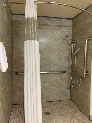 Standard Oda, 1 Büyük (Queen) Boy Yatak, Engellilere Uygun, Sigara İçilmez