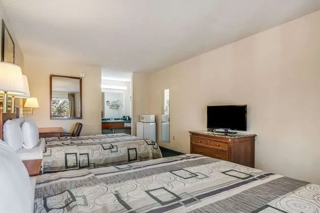 Oda, 2 Büyük (Queen) Boy Yatak, Engellilere Uygun, Sigara İçilebilir