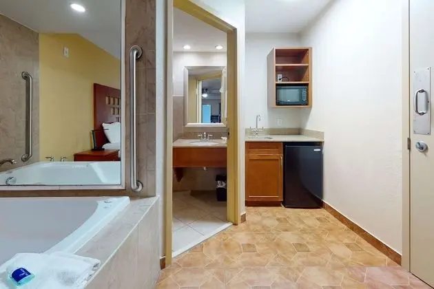 Deluxe Room, 1 King Bed, Jetted Tub, No Pets Allowed
