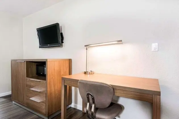Deluxe Room, 2 Queen Beds, Interior Corridor, No Pets Allowed