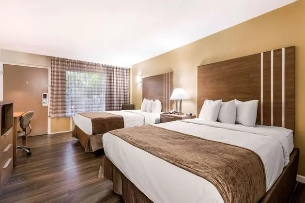 Standard Room, 2 Queen Beds, Garden View, No Pets Allowed