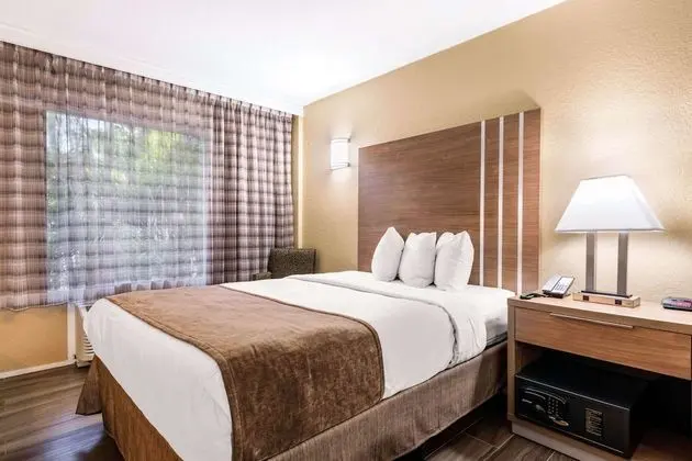 Standard Room, 2 Queen Beds, Garden View, No Pets Allowed