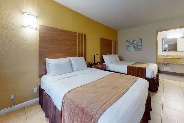 Standard Room, 2 Queen Beds, Garden View, No Pets Allowed