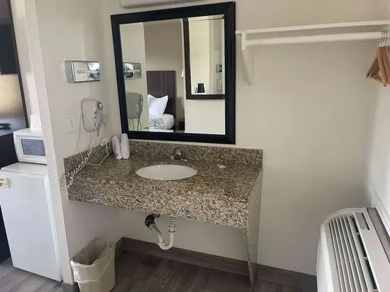 Deluxe Oda, 2 Çift Kişilik Yatak, Sigara İçilmez, Buzdolabı ve Mikrodalga